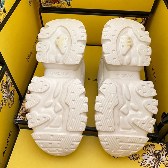 Disney X Aldo Jogger Sneaker Mickey and Minnie D100ztrainer New in box - Picture 9 of 10